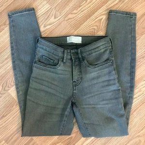 Everlane | Authentic Stretch Mid Rise Skinny in Washed Black